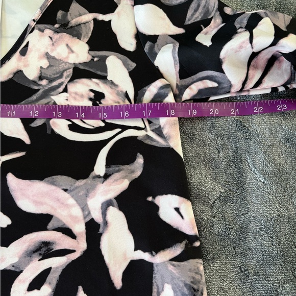 NWT Soon Maternity black floral print V-neck dress with 3/4 sleeves 
Size medium - Picture 8 of 8